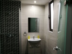 Basic Double or Twin Room | Bathroom