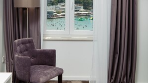 Luxury Double Room, 1 King Bed, Private Bathroom, Beach View 1 | 部屋からの景観