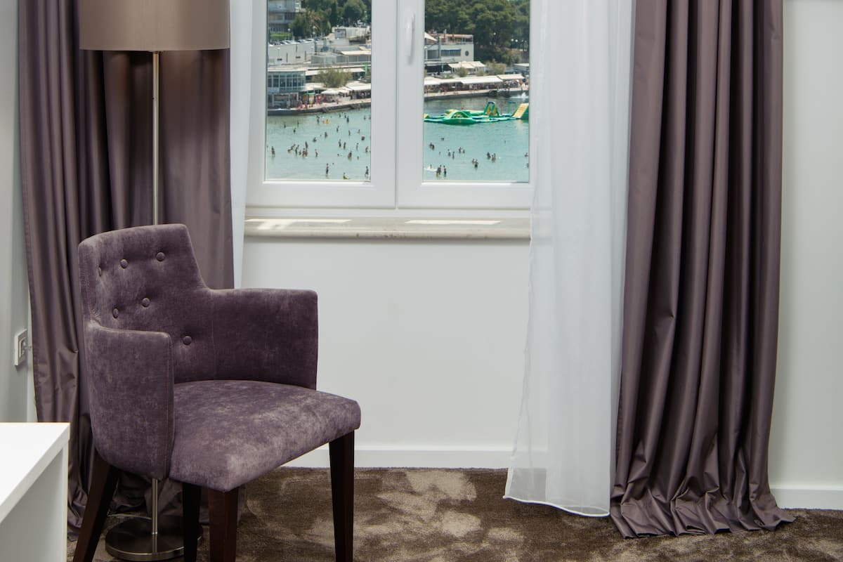 Luxury Double Room, 1 King Bed, Private Bathroom, Beach View 1 | 客房景觀