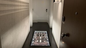 チェックイン / チェックアウト キオスク