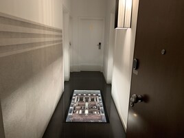Check-in/check-out kiosk
