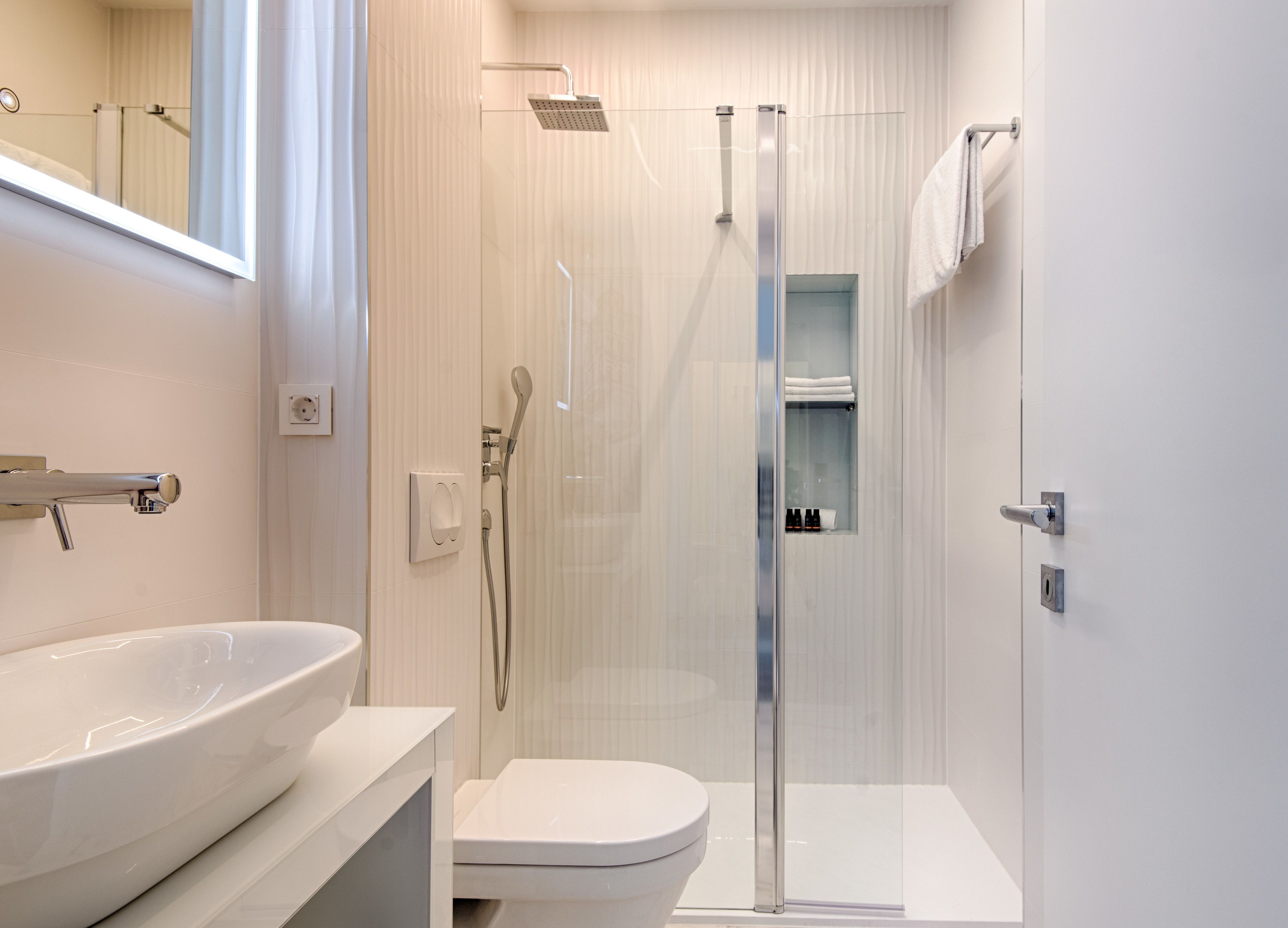 Luxury Double Room, 1 King Bed, Private Bathroom, Beach View 1 | Bathroom | Shower, free toiletries, hair dryer, slippers