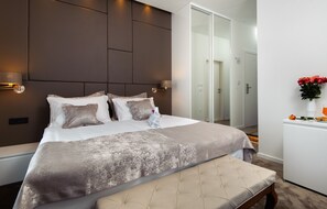 Luxury Double or Twin Room, Private Bathroom, Beach View 2 | Ropa de cama de alta calidad y minibar 