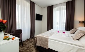 Luxury Double or Twin Room, Private Bathroom, Beach View 2 | 高档床上用品、迷你吧、客房内保险箱、办公桌