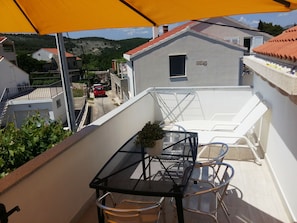 Departamento familiar, 2 habitaciones, balcón | Escritorio, wifi gratis y ropa de cama