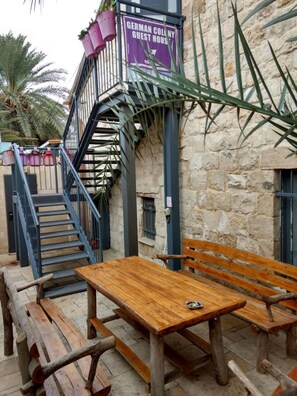 Outdoor dining - German Colony Guest House (Haifa)