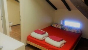 1 bedroom, desk, free WiFi, bed sheets - German Colony Guest House (Haifa)