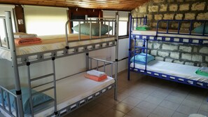 Dortoir Partagé Ville, dortoir mixte, salle de bains commune