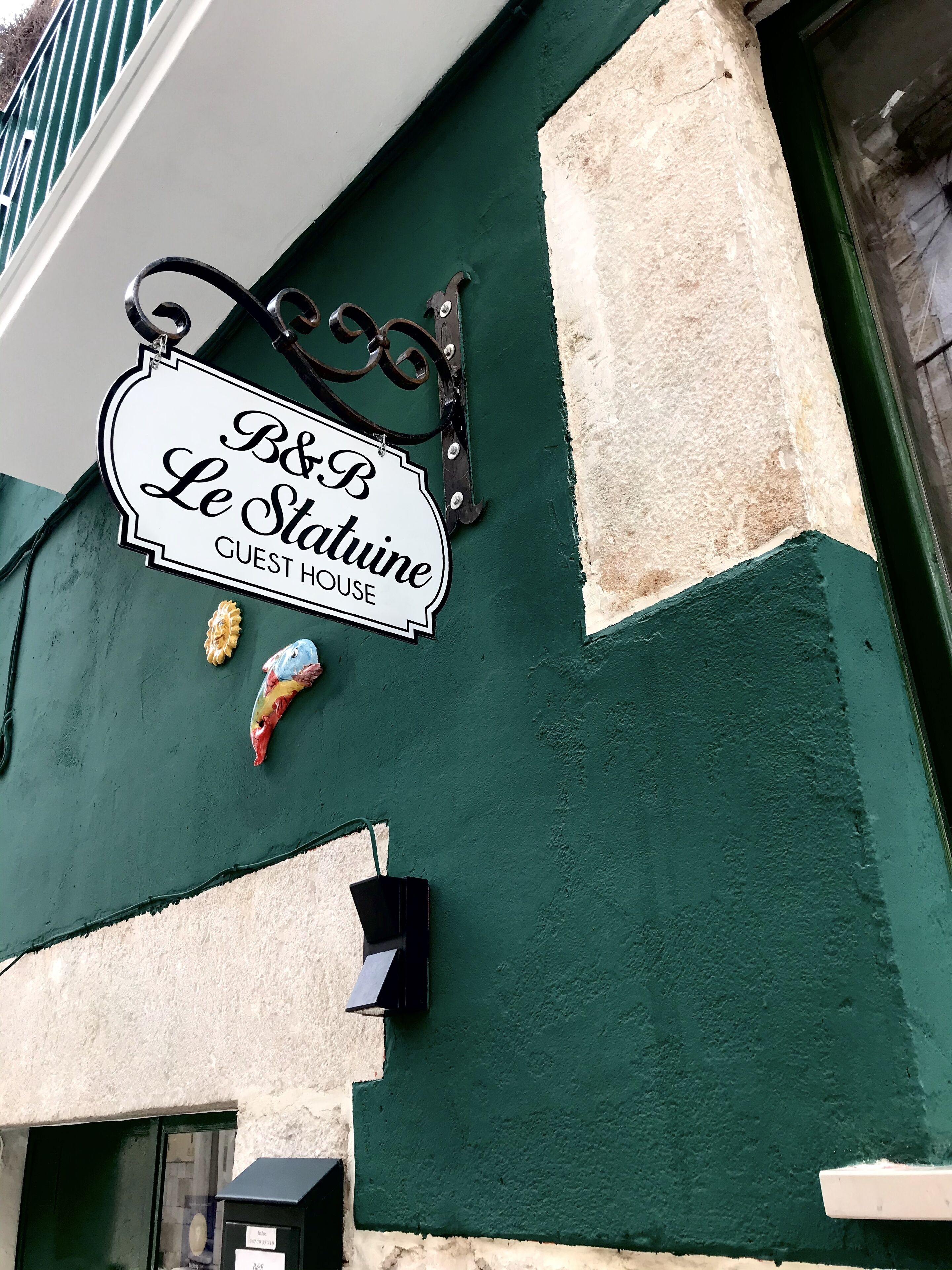 A building with a sign reading "B&B Le Statine Guest House".