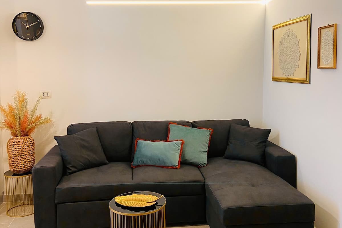 Apartment, 1 Bedroom, Balcony, Annex Building | Zona de estar | Una televisión de pantalla plana