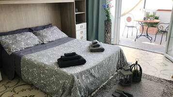 Apartment, 1 Schlafzimmer, Terrasse, Annex | Kostenloses WLAN, Bettwäsche