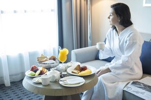 Minibar, coffres-forts dans les chambres, fer et planche à repasser