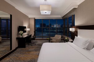 Superior Room, 1 King Bed | Minibar, in-room safe, desk, blackout drapes