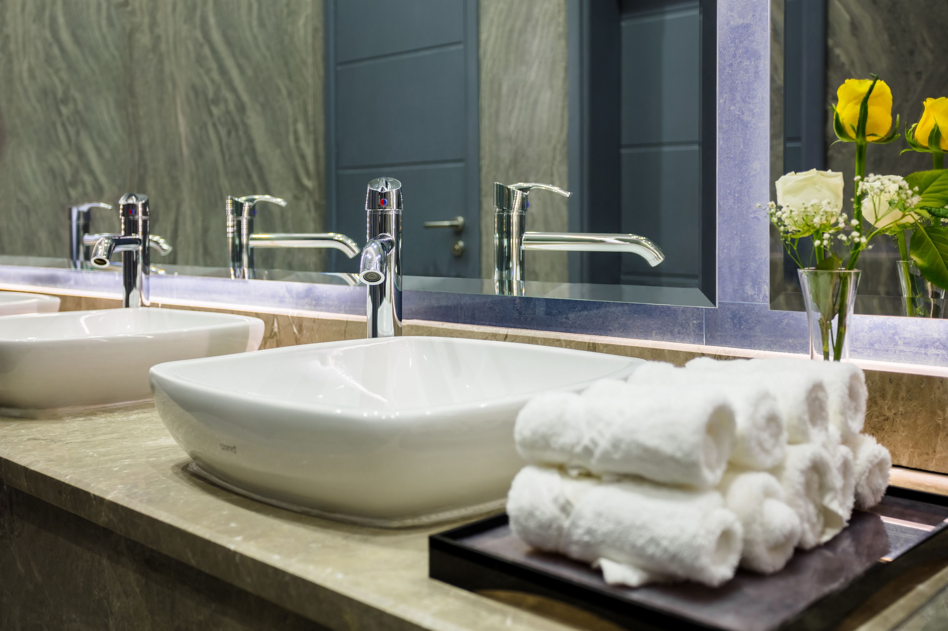 shower, rainfall showerhead, free toiletries, hair dryer