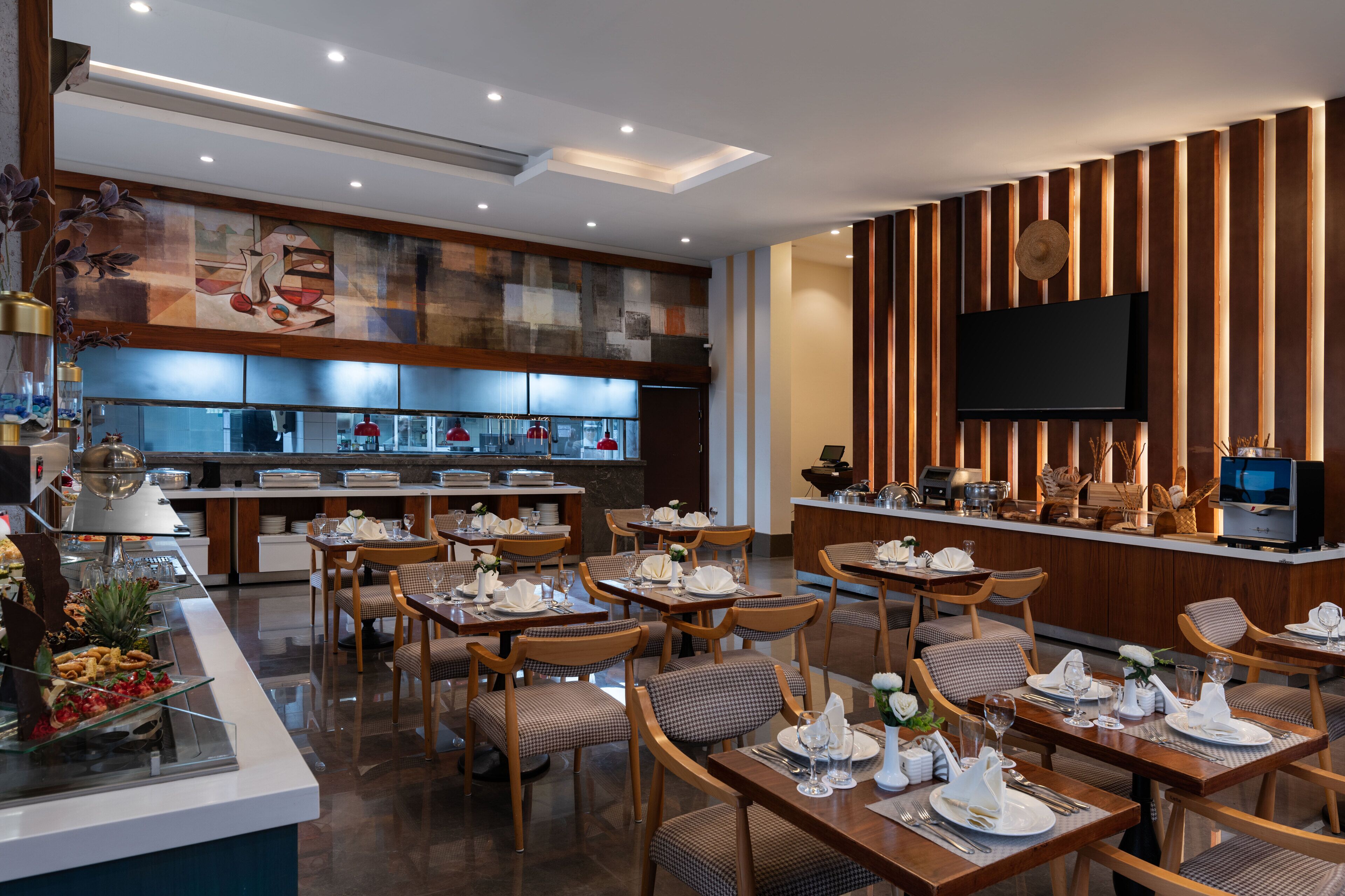 Daily buffet breakfast (SAR 90 per person)