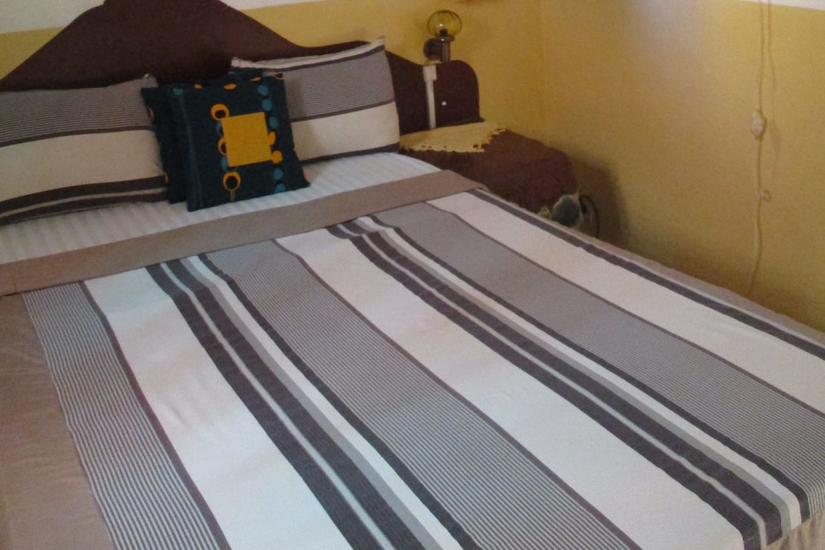Cortinas blackout, tabla de planchar con plancha y wifi gratis 