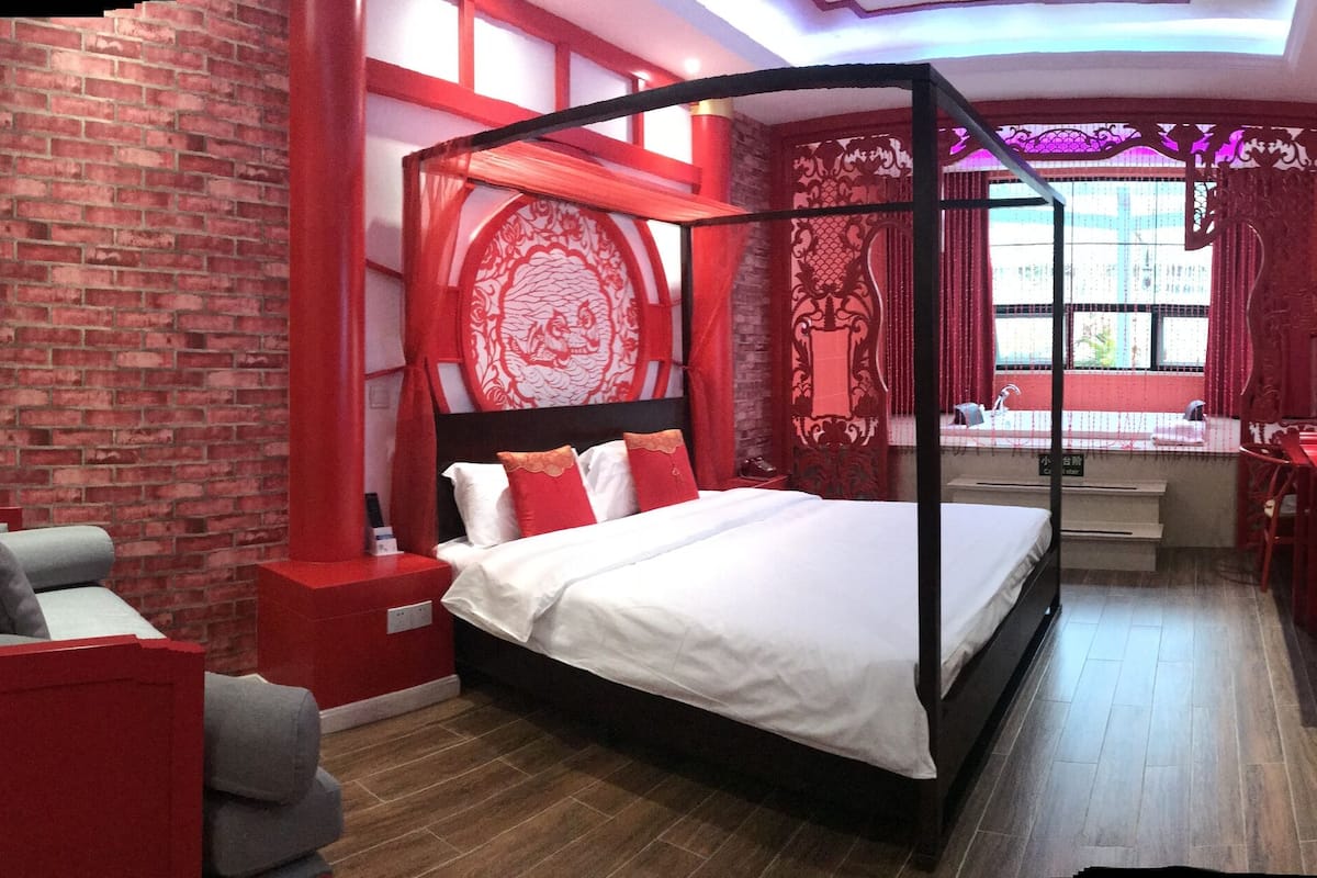 Deluxe kamer | Een bureau, verduisterende gordijnen, gratis wifi