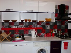 Basic-Apartment, 1 Schlafzimmer | Eigene Kochnische | Großer Kühlschrank, Mikrowelle, Herdplatte