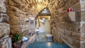The Peacock | Bathroom | Shower, designer toiletries, hair dryer, slippers