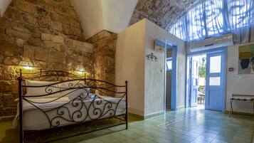 Decoración personalizada, muebles diferentes y escritorio