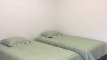 Condo familiar, 2 habitaciones | 1 habitación, tabla de planchar con plancha y wifi gratis