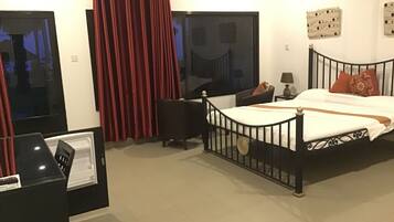 1 habitación, minibar, caja de seguridad en la habitación y escritorio