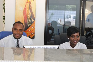 入住/退房自助服务终端