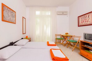 标准开间, 露台, 花园景观 | 熨斗/熨衣板、免费婴儿床、折叠床/加床（额外收费）、免费 WiFi