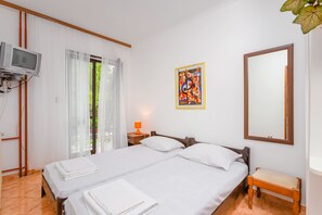 Suite monolocale Comfort, balcone, vista giardino | Ferro/asse da stiro, culle/letti per bambini (gratuiti)
