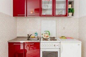 Comfort Apartment, 1 Queen Bed, Garden View, Garden Area | Private kitchen | Fridge, stovetop, coffee/tea maker, electric kettle - Franeta Apartments (Budva)