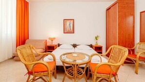 Superior-Studio, 2 Einzelbetten, Terrasse, Gartenblick | Wohnbereich
