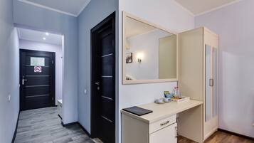 Superior Double Room | Meja, seterika/papan seterika, Wi-fi percuma, cadar katil