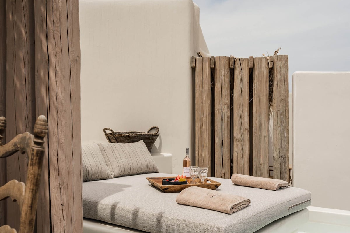 2 bedrooms, premium bedding, minibar, in-room safe
