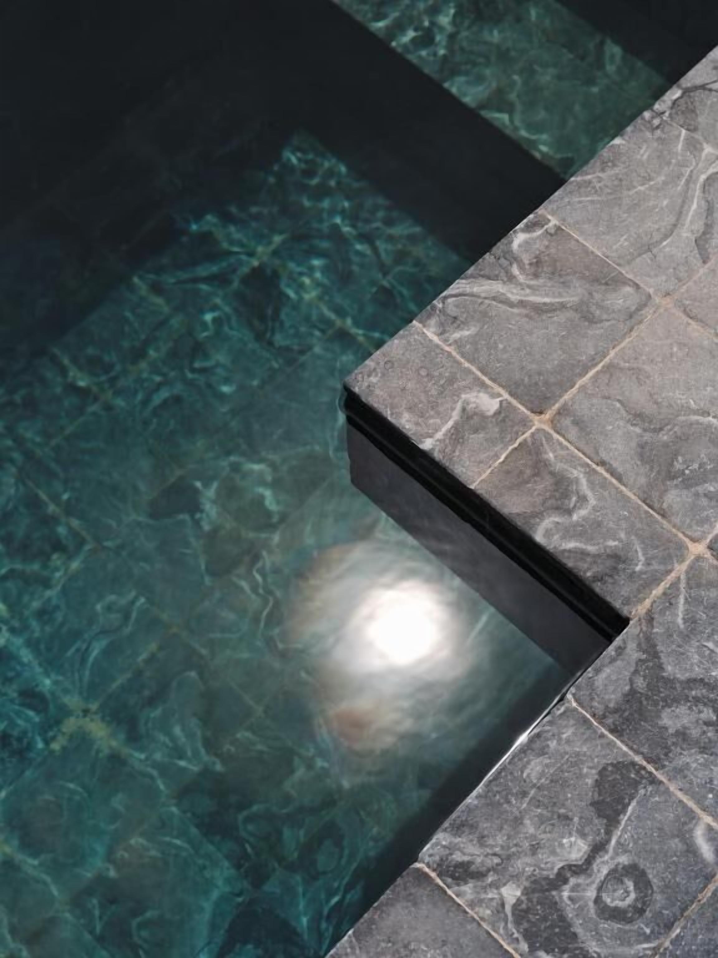 2 buitenzwembaden, parasols voor strand/zwembad