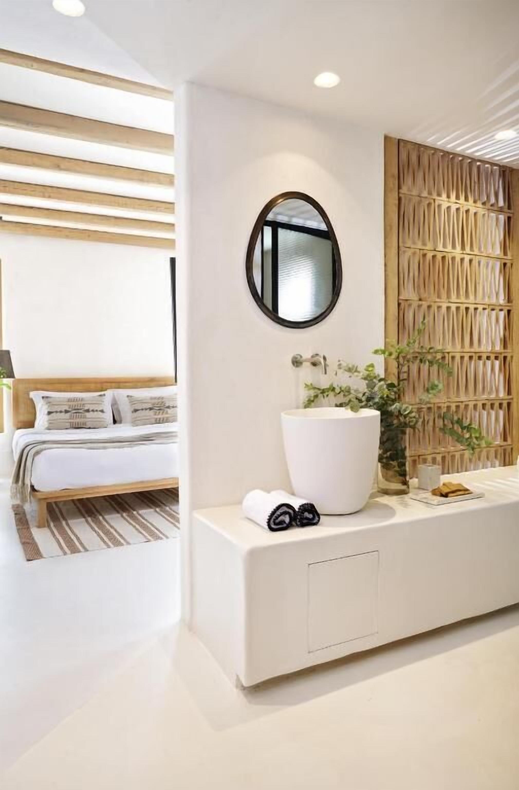 suite, patio, garden view | bathroom | shower, rainfall showerhead, designer toiletries, hair dryer