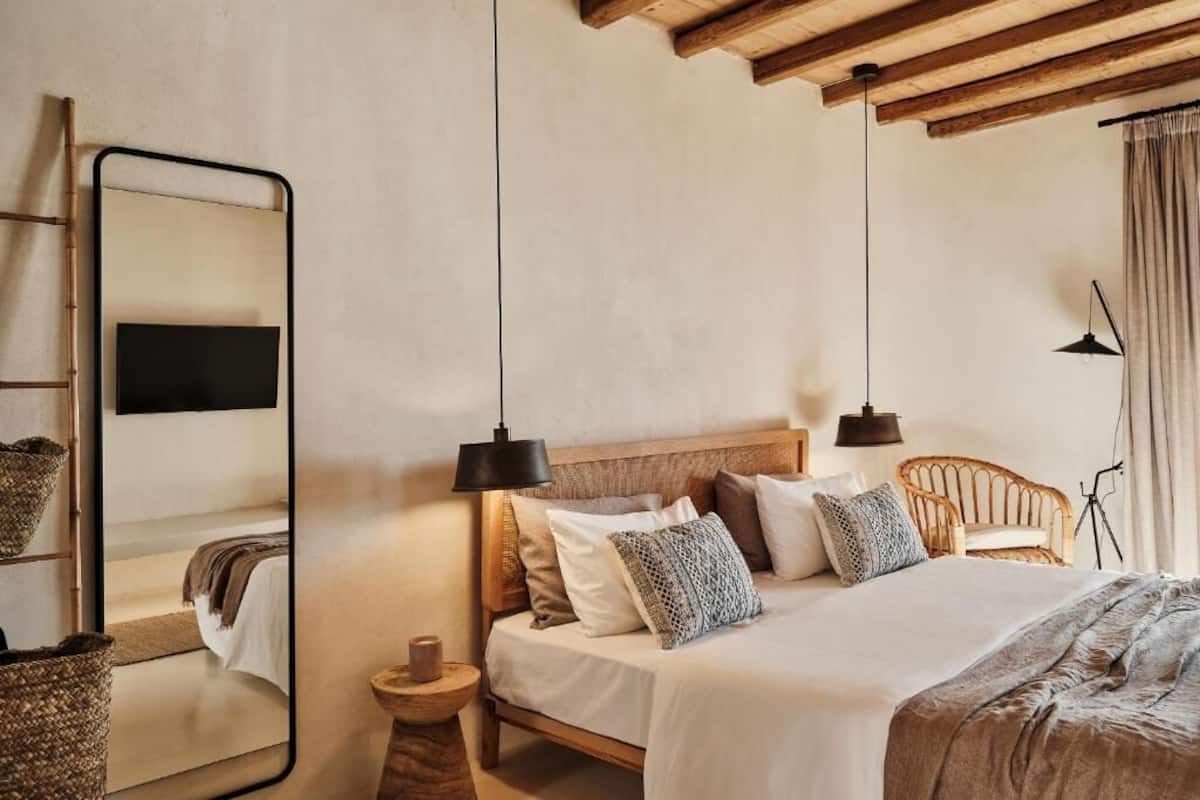 Secluded Side Sea View