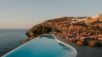 2 piscinas al aire libre, sombrillas, sillones reclinables de piscina