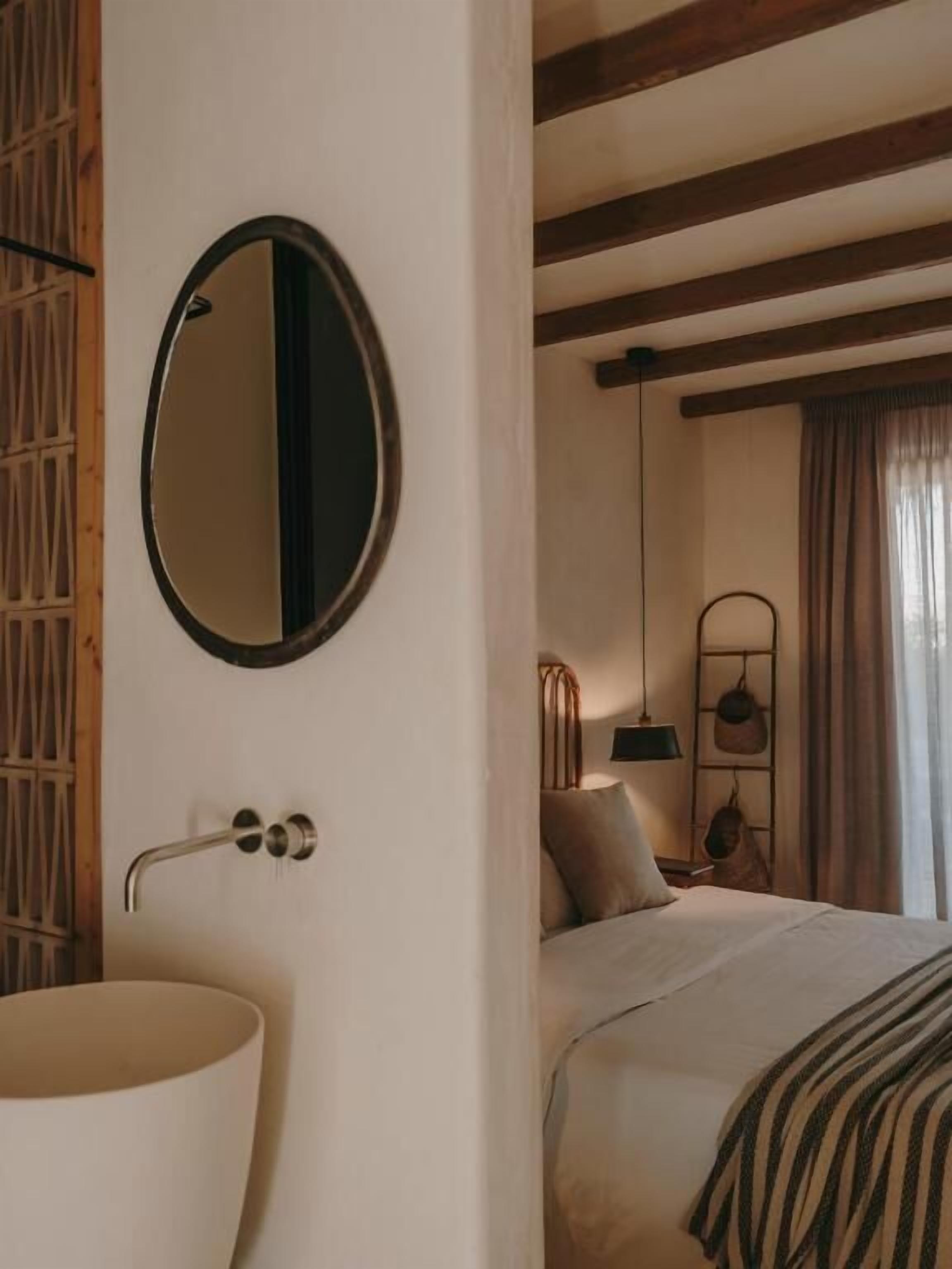 Deluxe Double Sea View | Bathroom | Shower, rainfall showerhead, designer toiletries, hair dryer