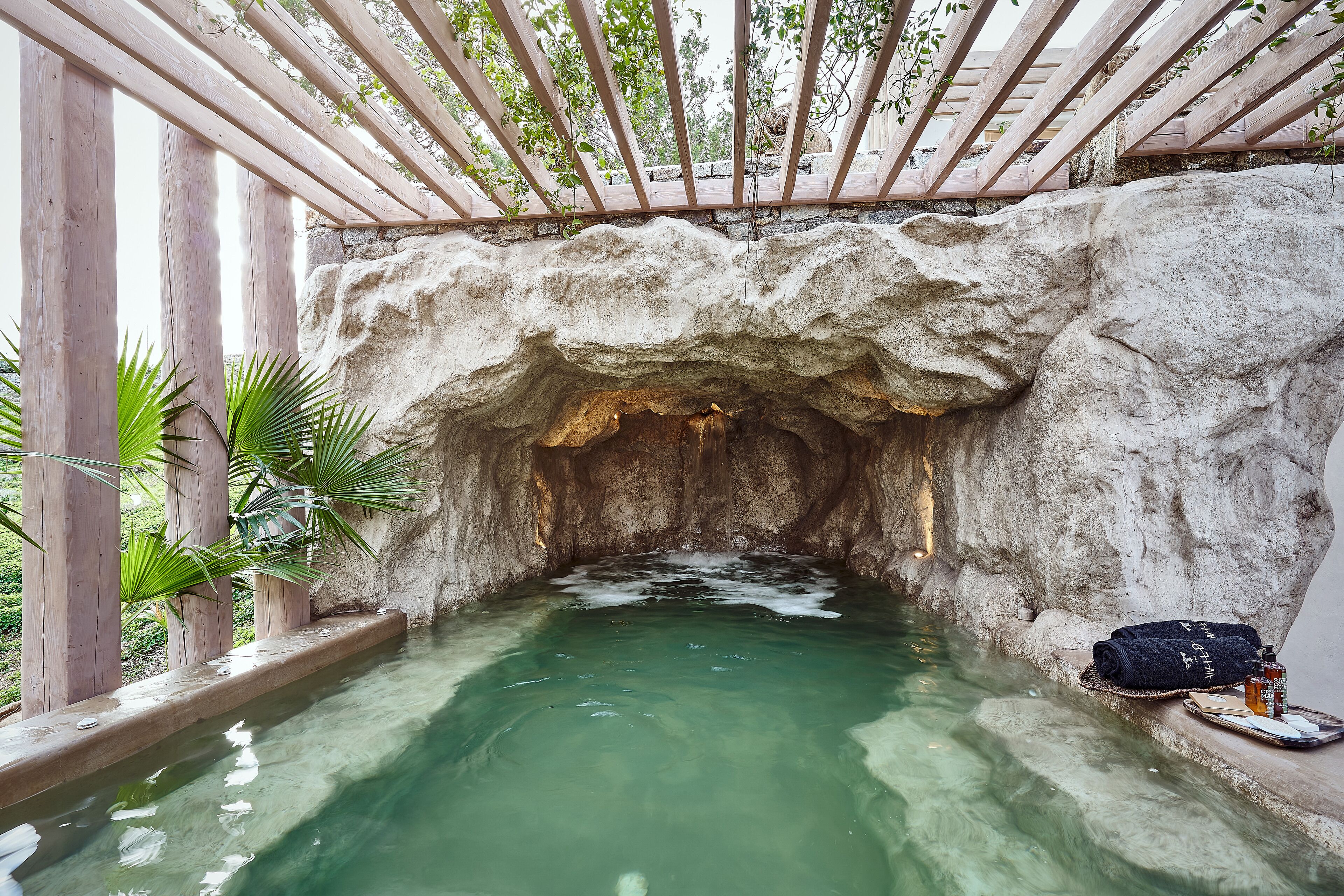 Couples treatment rooms, body treatments, hydrotherapy, body wraps