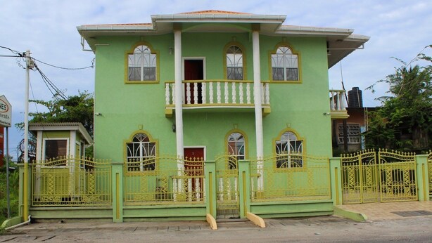 Front of property - Haynes Apartments (Georgetown)