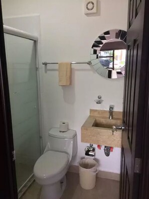 Family Townhome, 2 Bedrooms | Bathroom | Shower, towels - Condo SA (Mazatlán)