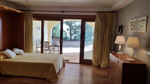 Casa adosada de lujo, 1 habitación, vistas al mar, frente al mar | Cortinas opacas y tabla de planchar con plancha