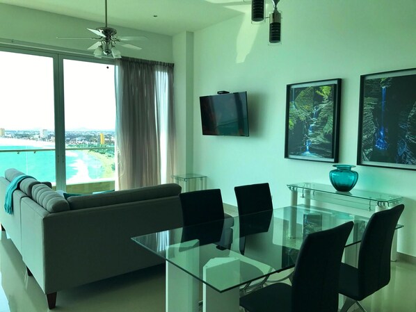 家庭公寓式客房, 2 间卧室 | 客房内用餐