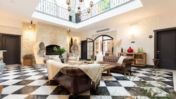 Sala de estar en el lobby