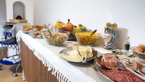 A buffet table with various food items and utensils. - Il Moro di Positano (Positano)