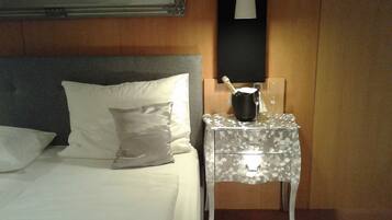 Ameublement personnalisé, bureau, draps fournis