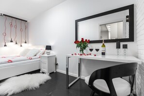 Apartment | 1 bedroom, desk, soundproofing, iron/ironing board