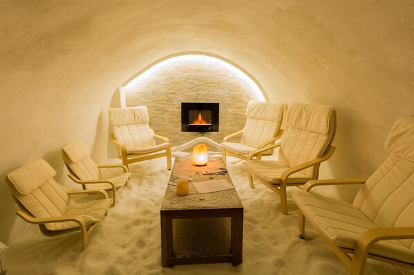 Sauna, bain à remous, soins corporels, massages aux pierres chaudes