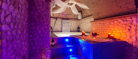 Indoor spa tub