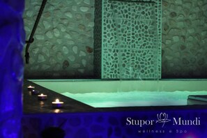 ساونا، حوض استحمام ساخن، علاجات للجسم، جلسات تدليك بالأحجار الساخنة